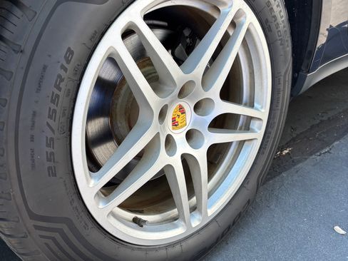 Used 2018 Porsche Macan AWD/4WD image 5
