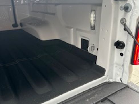 Used 2025 Jeep Gladiator Mojave w/ Convenience Group image 8