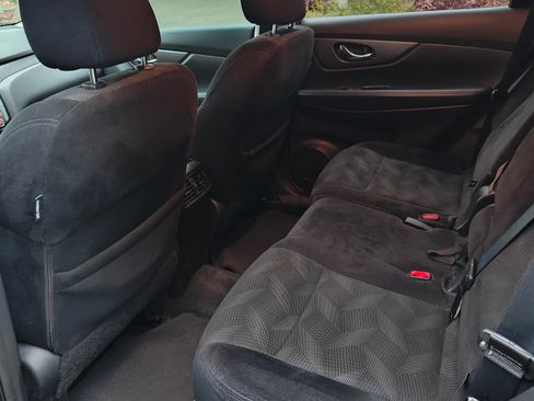 Used 2015 Nissan Rogue SV w/ SV Premium Package image 12