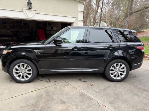 Used 2014 Land Rover Range Rover Sport HSE image 16