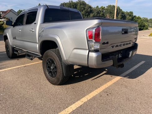Used 2021 Toyota Tacoma SR5 w/ Technology Package AWD/4WD image 8