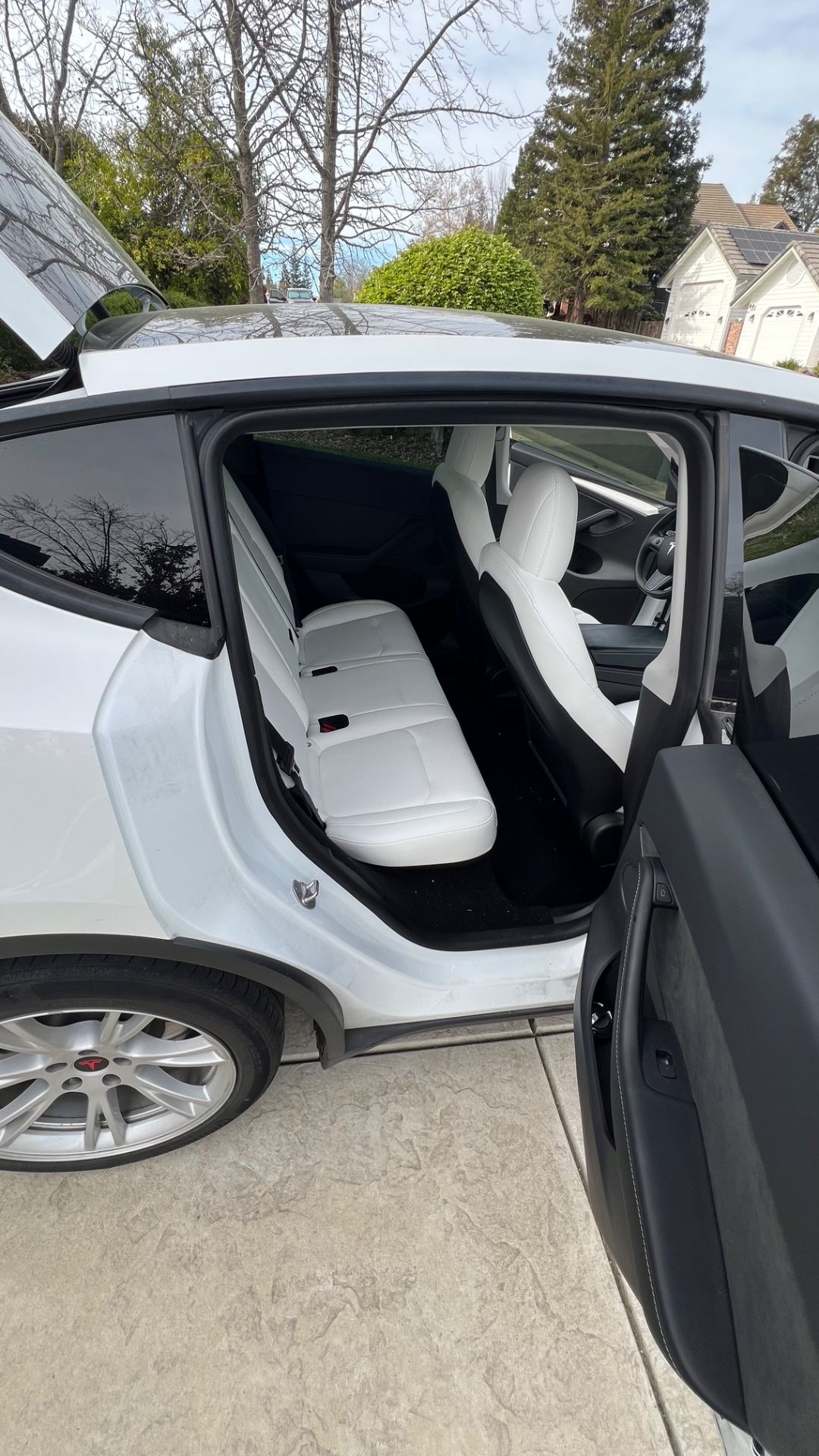Used 2023 Tesla Model Y Long Range AWD/4WD image 6
