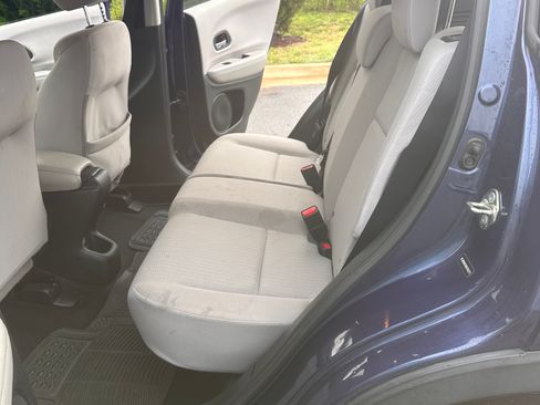 Used 2017 Honda HR-V LX image 9