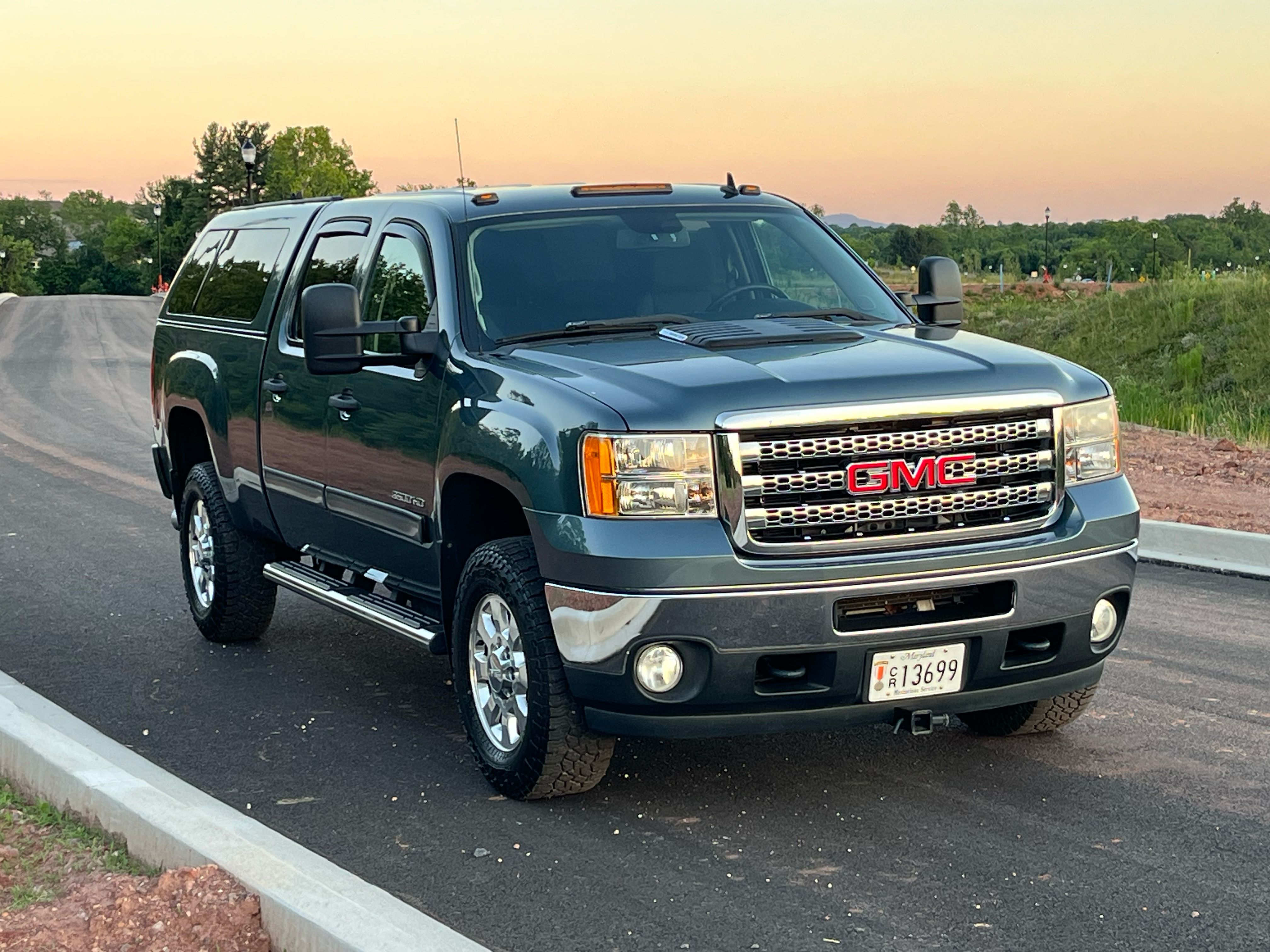 Used 2012 GMC Sierra 3500 SLE w/ SLE Preferred Package AWD/4WD image 4