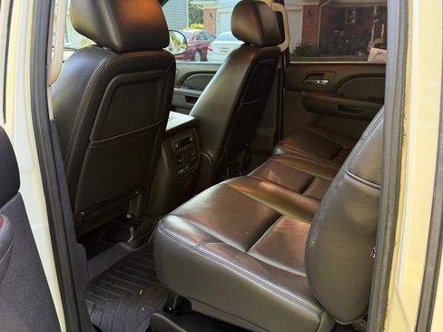 Used 2013 Chevrolet Avalanche LTZ AWD/4WD image 11