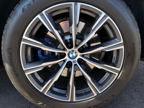 Used 2020 BMW X5 M50i image 5