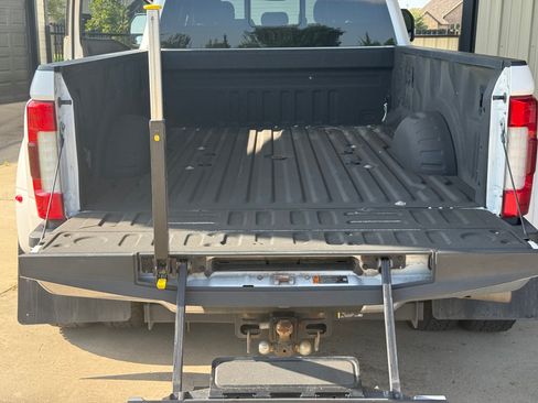 Used 2019 Ford F350 Lariat w/ Lariat Ultimate Package AWD/4WD image 11