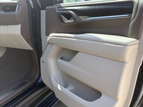 Used 2021 GMC Yukon Denali w/ Denali Ultimate Package image 9