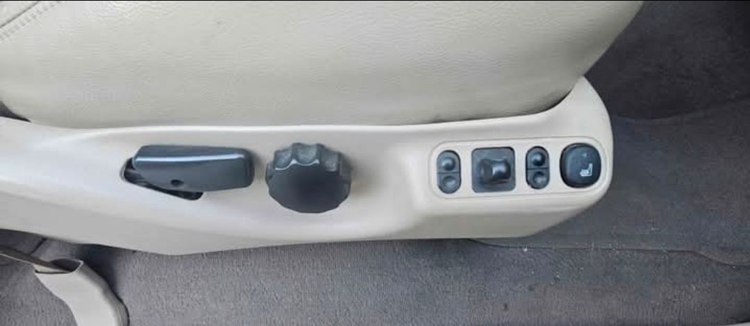 Used 2004 Ford F250 Lariat AWD/4WD image 6