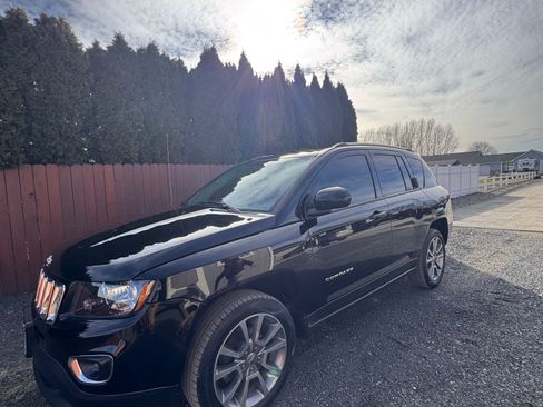 Used 2014 Jeep Compass Limited w/ Sun/Sound Group image 2