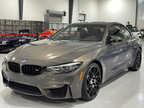 Used 2018 BMW M4 Convertible image 9