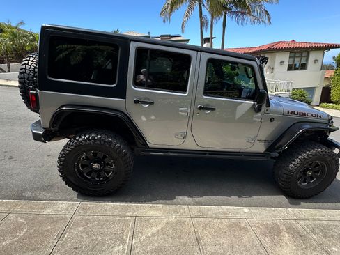 Used 2015 Jeep Wrangler Unlimited Rubicon AWD/4WD image 8