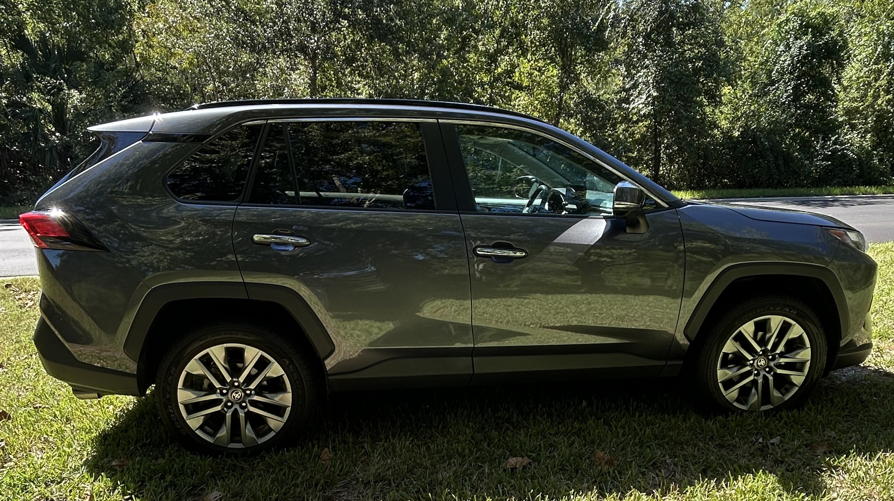Used 2023 Toyota RAV4 Limited AWD/4WD image 10