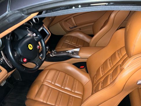 Used 2012 Ferrari California image 2