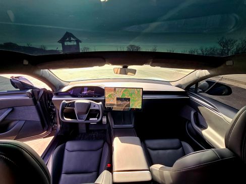 Used 2023 Tesla Model S Plaid image 14