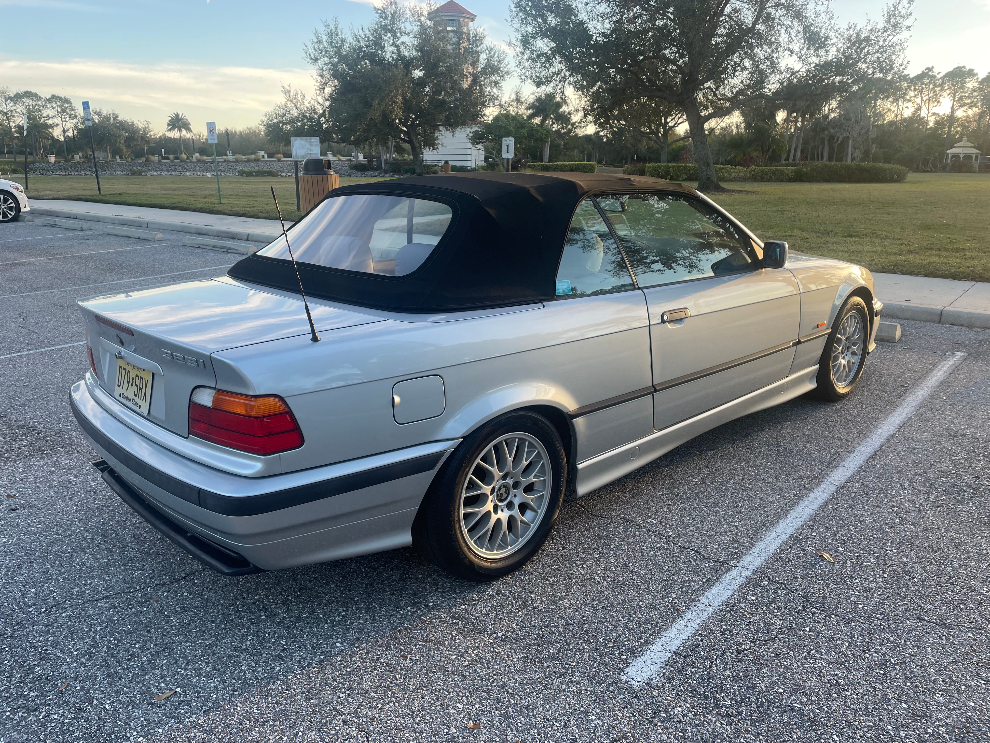 Used 1998 BMW 323i Convertible RWD image 2