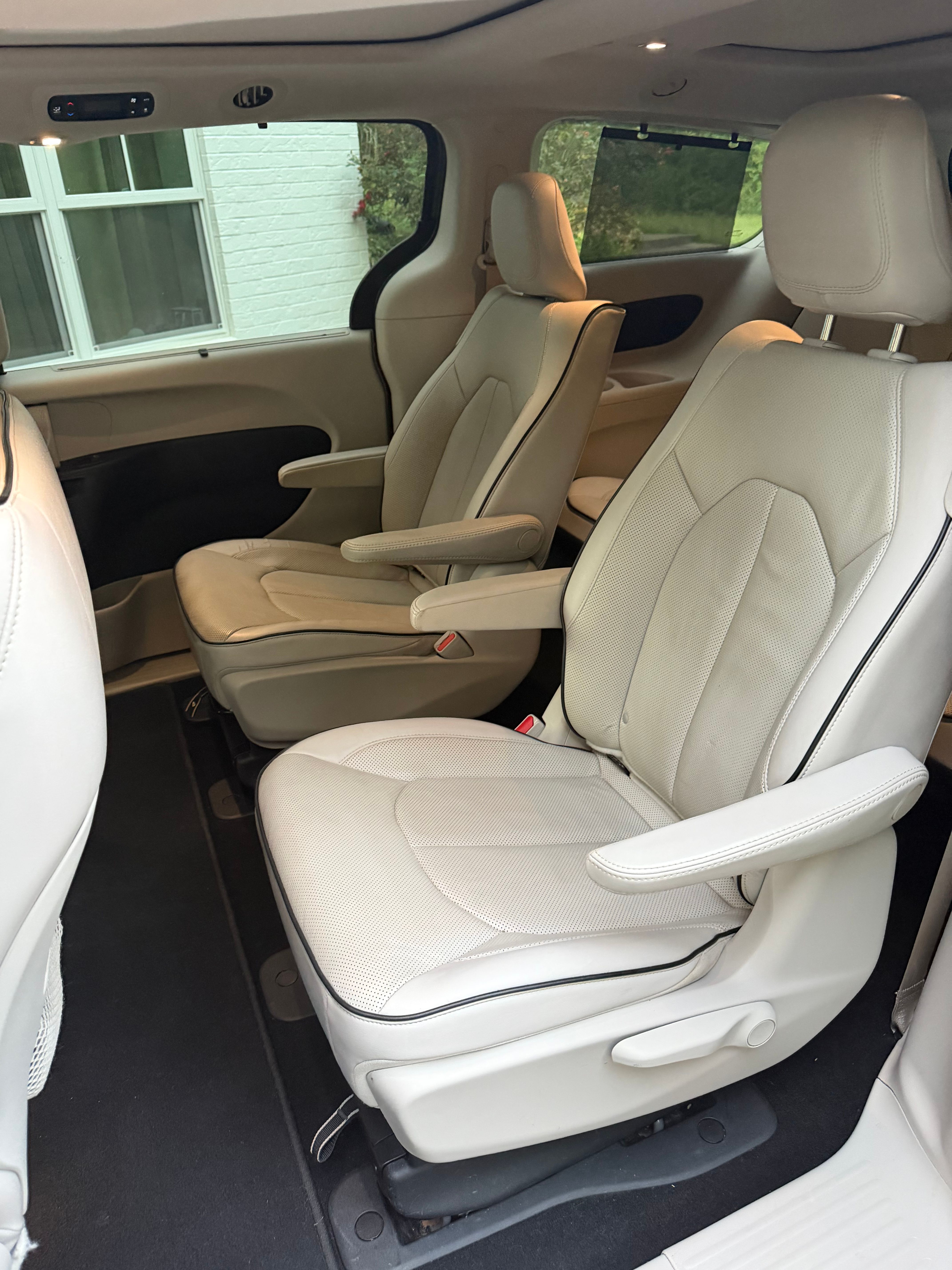 Used 2021 Chrysler Pacifica Limited FWD image 18