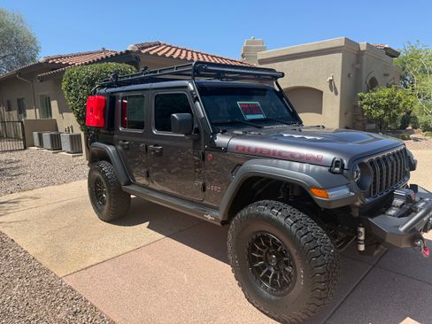 Used 2025 Jeep Wrangler Unlimited Rubicon w/ Convenience Group AWD/4WD image 2