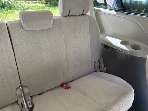 Used 2011 Toyota Sienna LE image 16