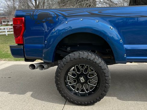 Used 2022 Ford F250 Lariat w/ Black Appearance Package image 6