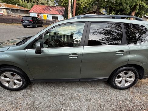 Used 2015 Subaru Forester 2.5i Limited AWD/4WD image 2