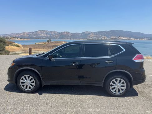 Used 2016 Nissan Rogue S image 4