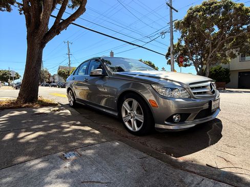 Used 2010 Mercedes-Benz C 300 Sedan image 12