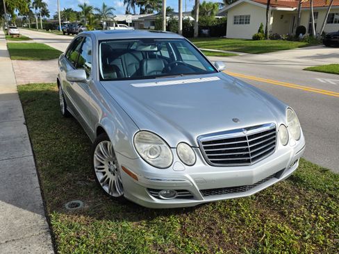 Used 2008 Mercedes-Benz E 350 4MATIC Sedan image 2