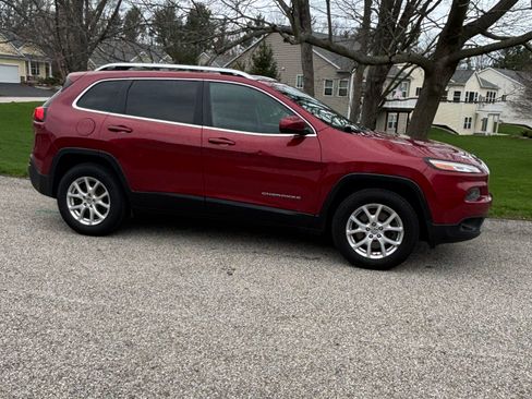 Used 2017 Jeep Cherokee Latitude AWD/4WD image 12