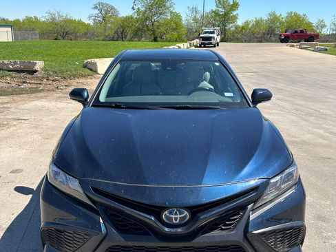 Used 2021 Toyota Camry SE w/ Cold Weather Package FWD image 2