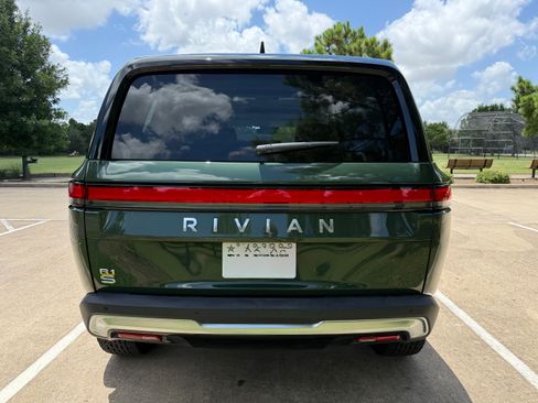 Used 2023 Rivian R1S Adventure AWD/4WD image 30
