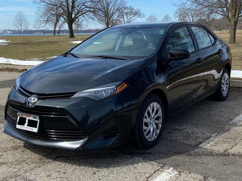 Used 2019 Toyota Corolla LE image 1