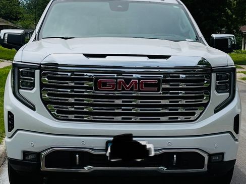 Used 2024 GMC Sierra 1500 Denali AWD/4WD image 4