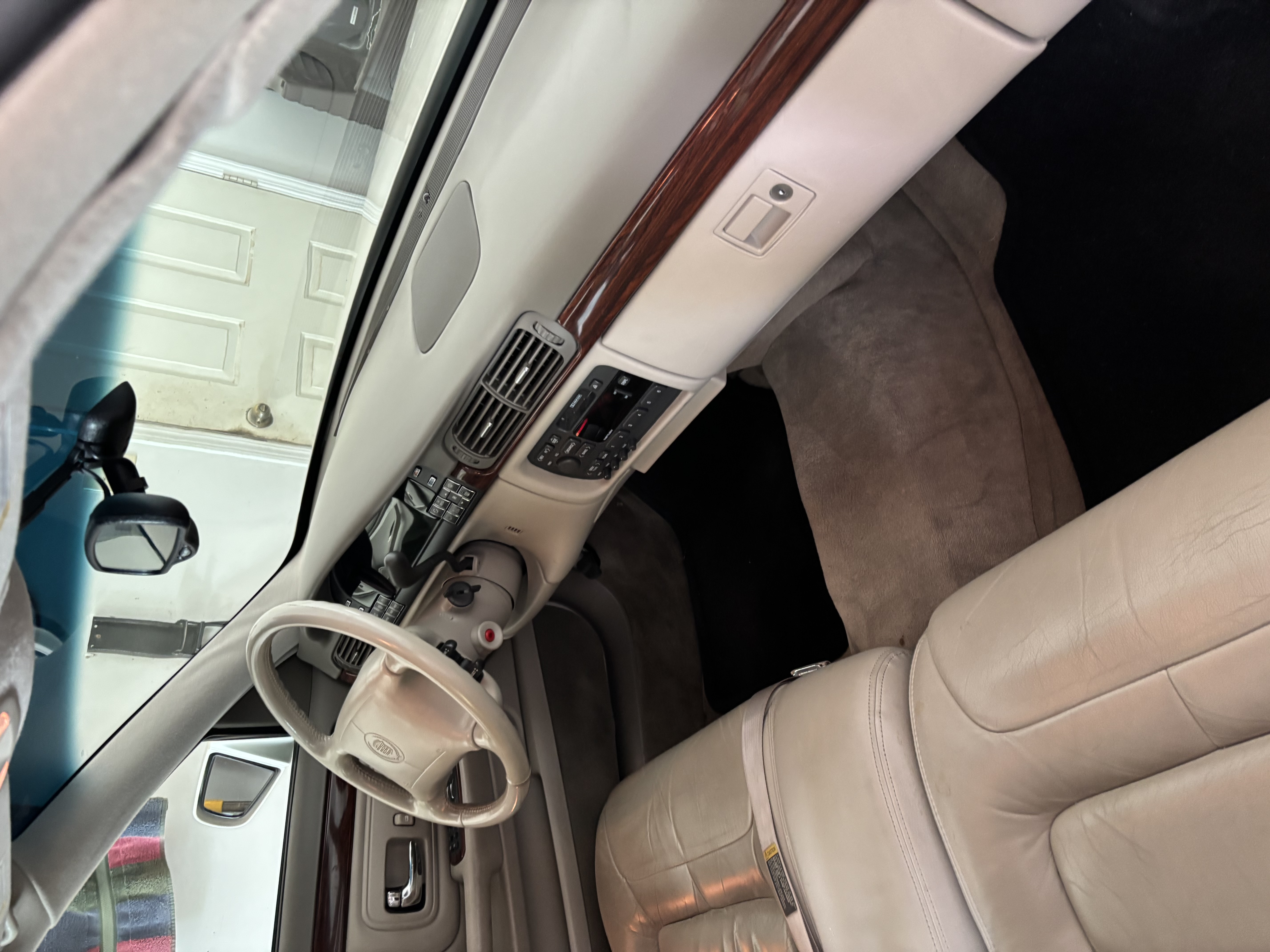 Used 1999 Cadillac De Ville w/ Comfort/Convenience Pkg FWD image 4