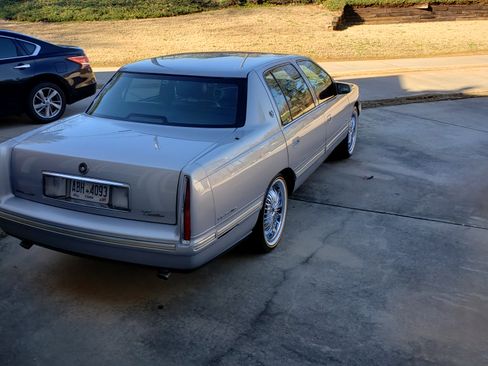 Used 1998 Cadillac De Ville D'Elegance w/ Safety/Security Pkg FWD image 12