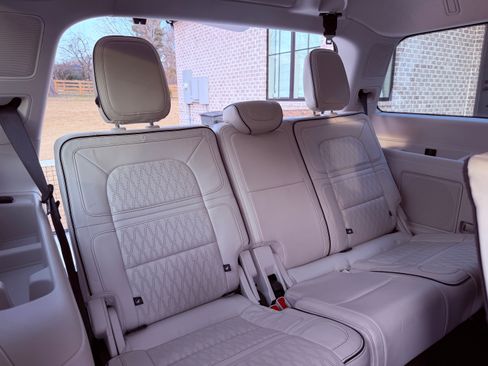 Used 2023 Lincoln Navigator Black Label image 17