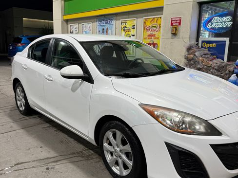Used 2011 MAZDA MAZDA3 i Touring image 4