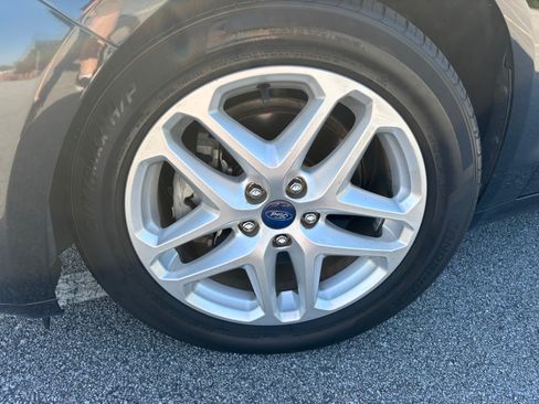 Used 2014 Ford Fusion SE FWD image 12