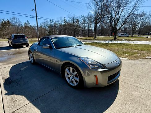 Used 2004 Nissan 350Z Touring image 12