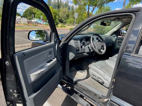 Used 2006 Dodge Dakota Laramie w/ Mopar Chrome Edition Group AWD/4WD image 19