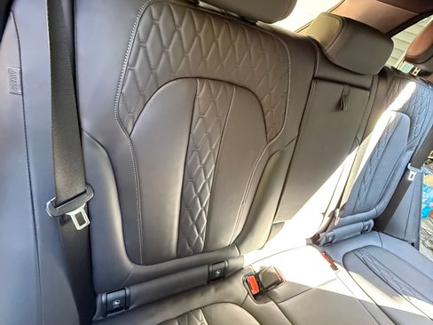 Used 2021 BMW X5 xDrive40i w/ M Sport Package AWD/4WD image 11