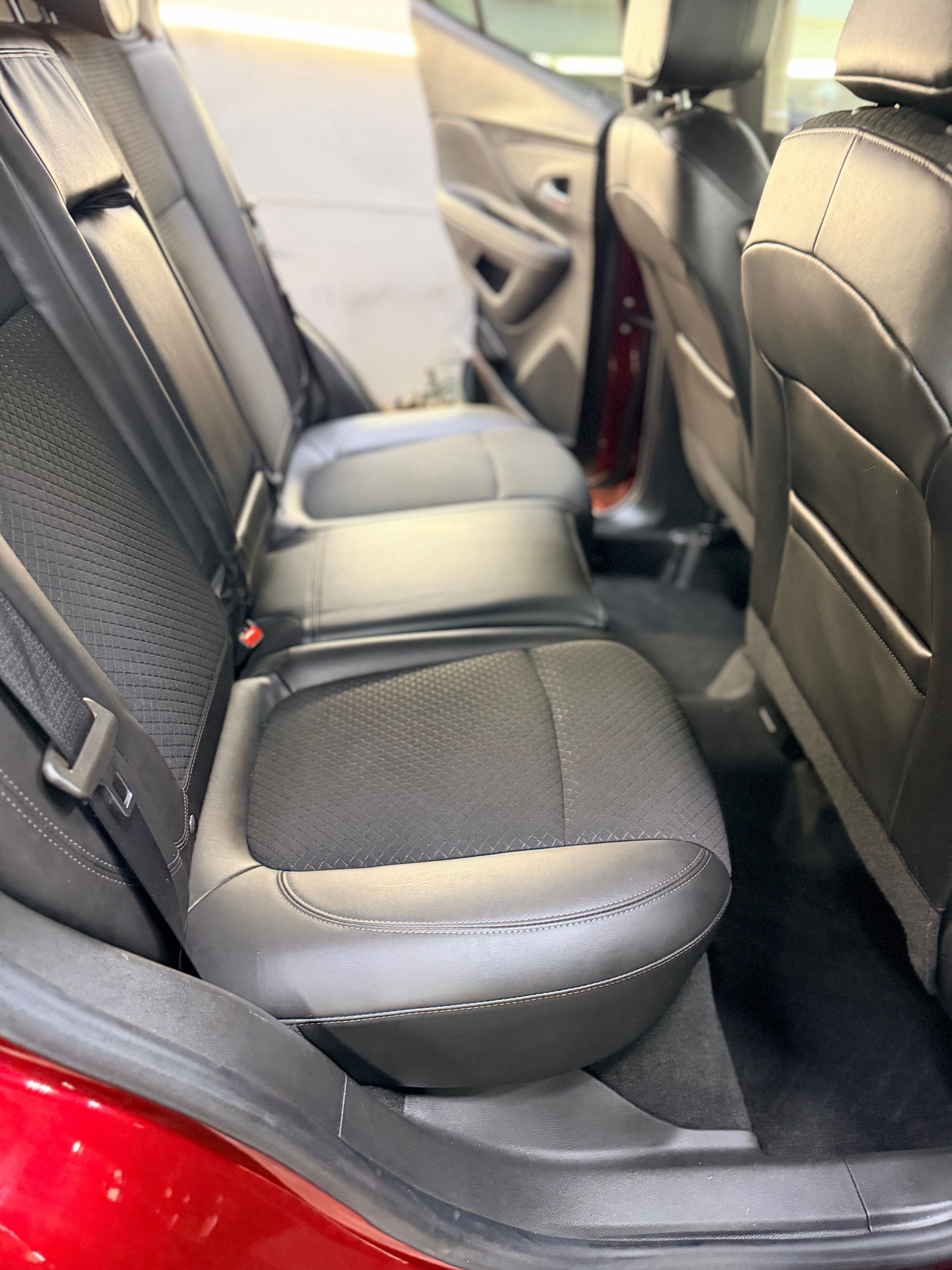 Used 2022 Buick Encore Preferred AWD/4WD image 6