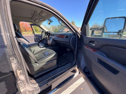 Used 2010 Chevrolet Silverado 2500 LTZ w/ Convenience Package image 16