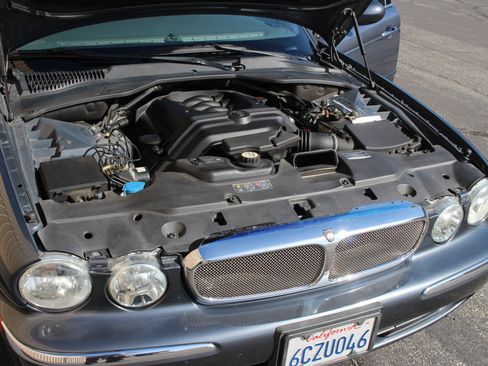 Used 2004 Jaguar XJ8 RWD image 9