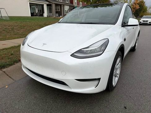 Used 2021 Tesla Model Y Long Range AWD/4WD image 12