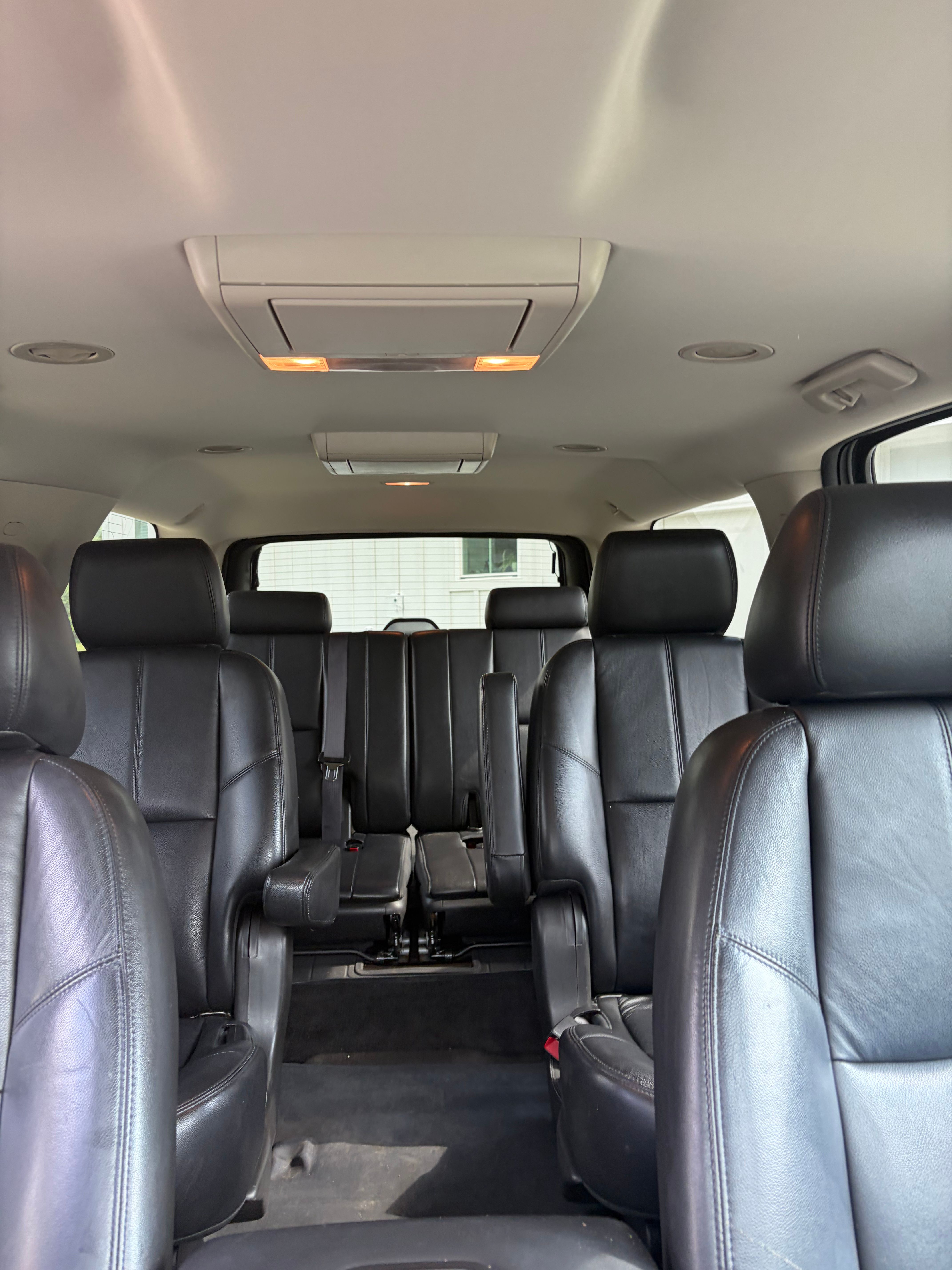 Used 2014 Chevrolet Suburban LT RWD image 16