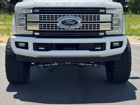 Used 2019 Ford F250 Platinum w/ Platinum Ultimate Package AWD/4WD image 8