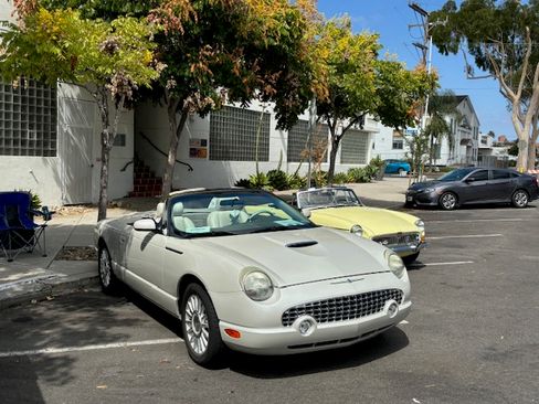 Used 2005 Ford Thunderbird 50th Anniversary image 2
