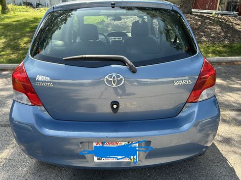 Used 2010 Toyota Yaris 4-Door Hatchback FWD image 12