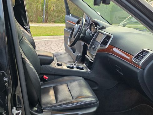 Used 2011 Jeep Grand Cherokee Limited w/ Luxury Group II image 12